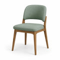 Silla de madera con tapizado verde y estructura sólida